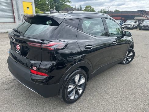 Used 2023 Chevrolet Bolt EUV LT w/ Convenience Package FWD image 6