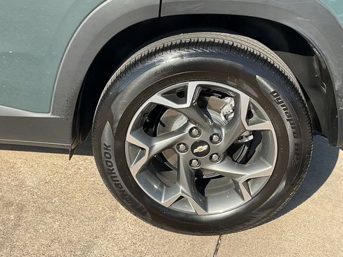 Used 2025 Chevrolet Trax LT image 8