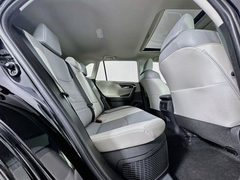Certified 2022 Toyota RAV4 XLE Premium AWD/4WD image 28