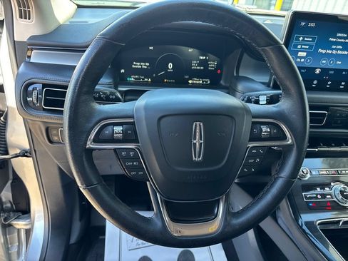 Used 2022 Lincoln Nautilus AWD w/ Premium Package image 16