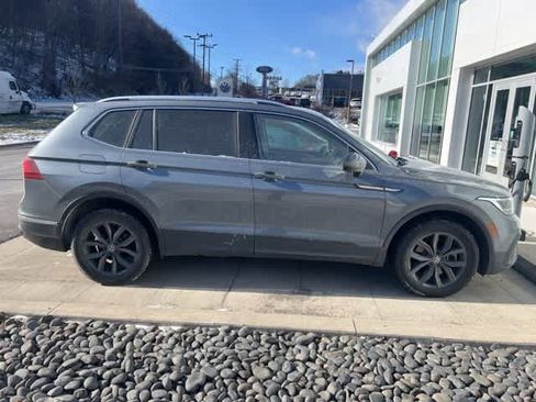Certified 2022 Volkswagen Tiguan SE w/ Panoramic Sunroof Package image 5