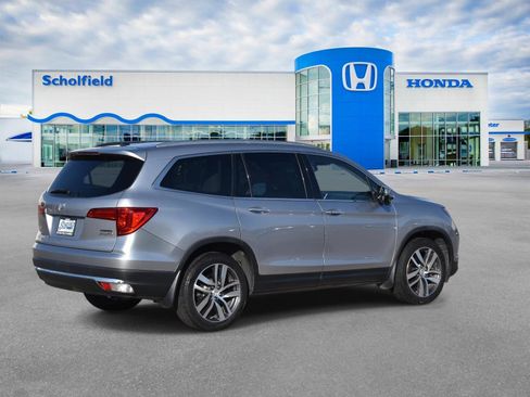 Used 2018 Honda Pilot Touring image 3