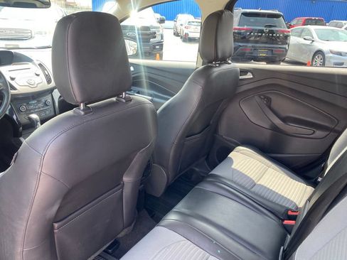 Used 2018 Ford Escape SE w/ SE Sport Appearance Package AWD/4WD image 14