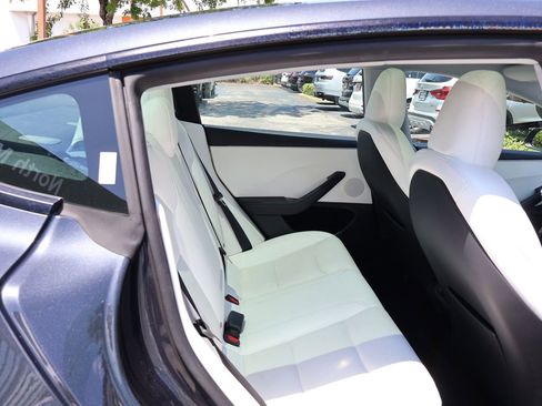 Used 2024 Tesla Model 3 Standard Range RWD image 38