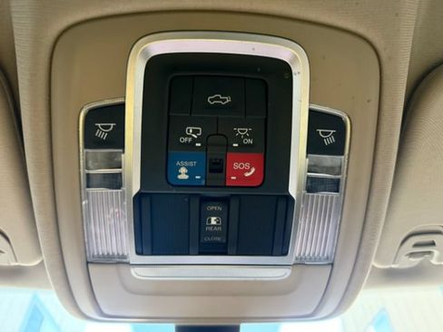 Used 2019 RAM 1500 Laramie AWD/4WD image 28