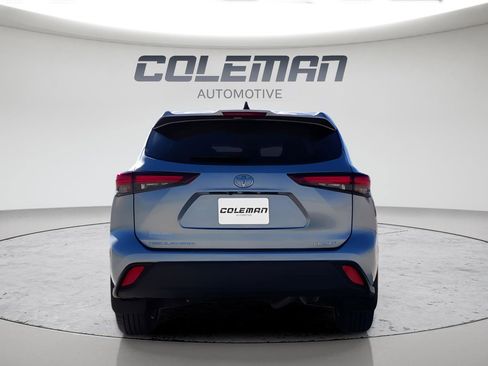 Used 2024 Toyota Highlander LE image 4