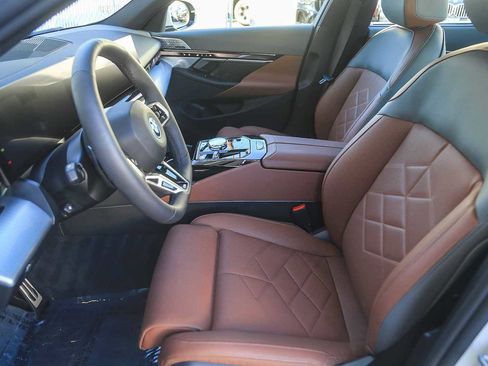 Used 2025 BMW i5 xDrive40 image 14