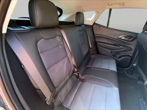 Used 2026 Chevrolet Trax LT w/ Sunroof Package FWD image 17