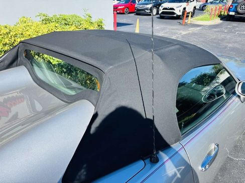 Used 2006 Pontiac Solstice Convertible w/ Premium Package image 13