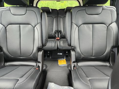 New 2025 Jeep Grand Cherokee L Overland w/ Luxury Tech Group IV image 9