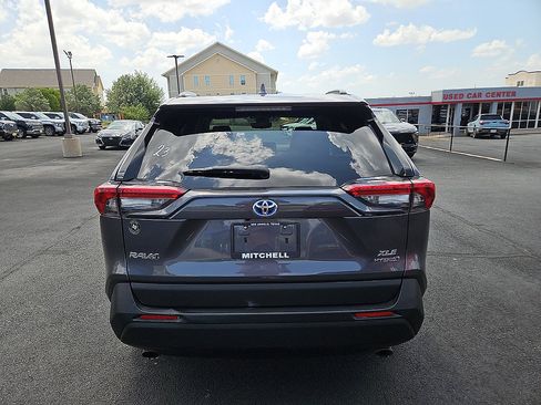 Certified 2021 Toyota RAV4 XLE w/ Convenience Package AWD/4WD image 4
