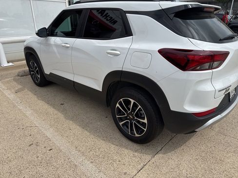 Used 2025 Chevrolet TrailBlazer LT w/ Convenience Package FWD image 5