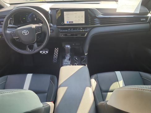 Used 2025 Toyota Camry SE FWD image 14