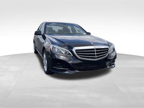 Used 2016 Mercedes-Benz E 350 Sedan w/ Keyless Go Package image 7