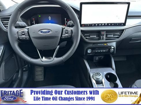 New 2025 Ford Escape SE image 11