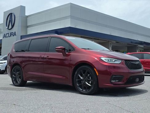 Used 2022 Chrysler Pacifica Limited w/ S Appearance Package FWD image 2