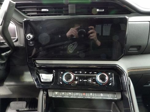 Used 2025 GMC Sierra 2500 AT4 w/ Technology Package AWD/4WD image 61