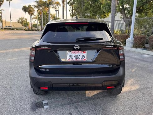 Certified 2025 Nissan Kicks SV FWD image 7
