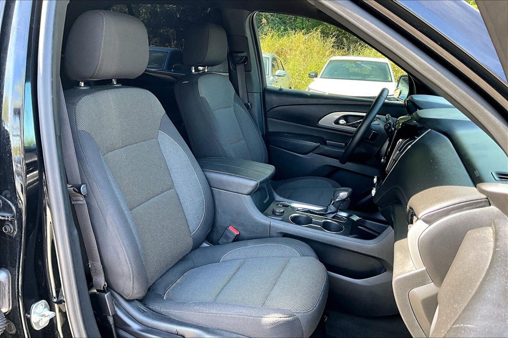 Used 2023 Chevrolet Traverse LT FWD image 9
