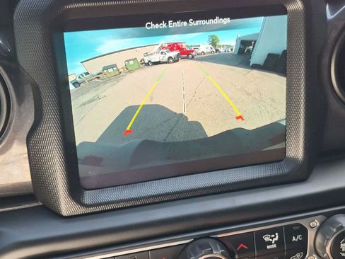 Used 2021 Jeep Wrangler Unlimited Sport AWD/4WD image 23