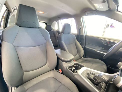 Used 2021 Toyota RAV4 LE AWD/4WD image 26