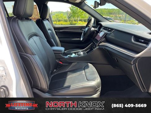 Used 2025 Jeep Grand Cherokee Limited w/ Luxury Tech Group II image 26