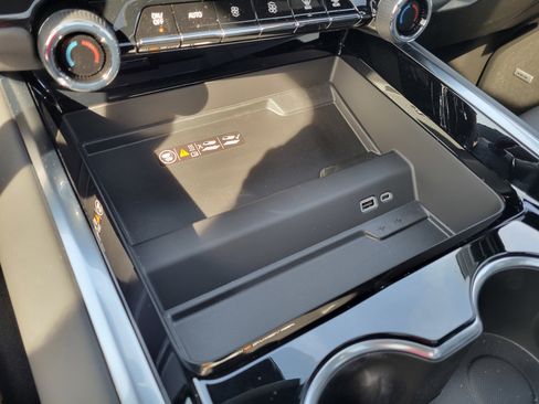 Used 2026 Chevrolet Tahoe Z71 w/ Comfort Package image 24