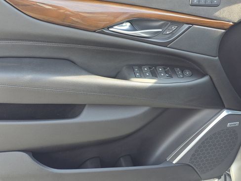 Used 2020 Cadillac Escalade ESV Luxury image 15