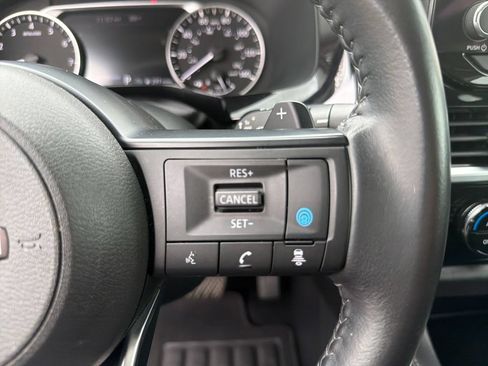 Used 2024 Nissan Pathfinder SV FWD image 36