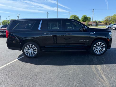 Used 2022 GMC Yukon XL Denali AWD/4WD image 6