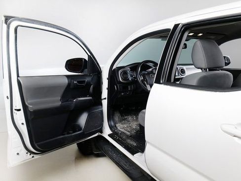 Used 2018 Toyota Tacoma SR5 image 21