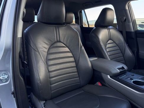 Used 2022 Toyota Highlander LE image 45