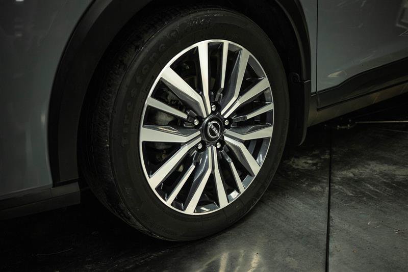 Used 2024 Nissan Kicks SV FWD image 3