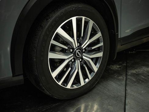 Used 2024 Nissan Kicks SV FWD image 3