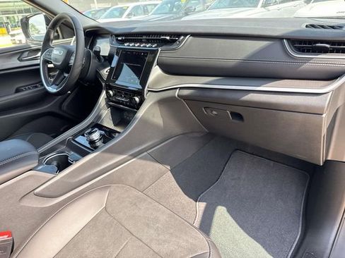 New 2025 Jeep Grand Cherokee Altitude RWD image 28