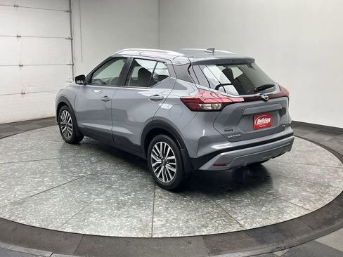 Used 2023 Nissan Kicks SV image 2