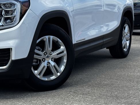 Used 2024 GMC Terrain SLE FWD image 3
