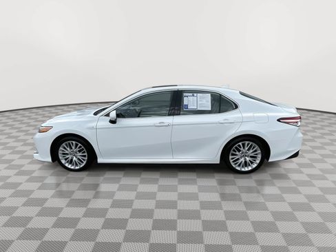 Used 2019 Toyota Camry XLE FWD image 10