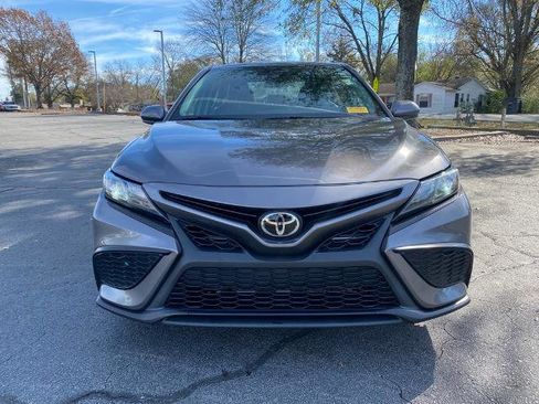 Used 2021 Toyota Camry SE image 2