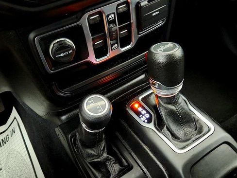 Used 2019 Jeep Wrangler Unlimited Sport S AWD/4WD image 16