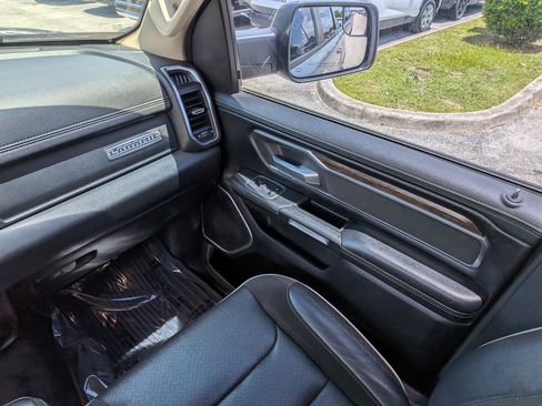 Used 2019 RAM 1500 Laramie w/ Off Road Group AWD/4WD image 17