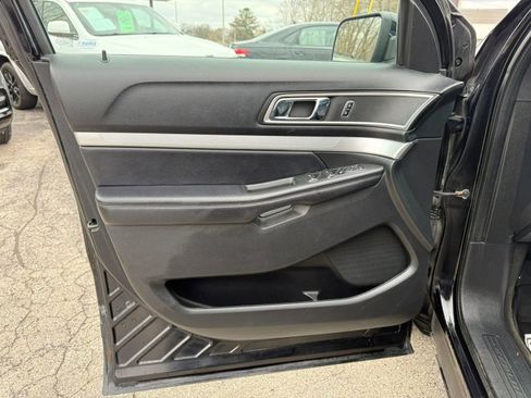 Used 2016 Ford Explorer XLT w/ Equipment Group 202A AWD/4WD image 9