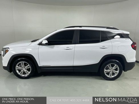 Used 2022 GMC Terrain SLE w/ Driver Convenience Package FWD image 9