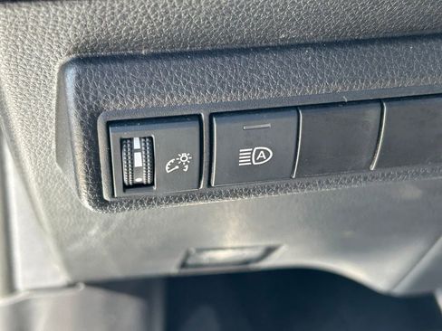 Used 2025 Toyota Corolla LE image 23