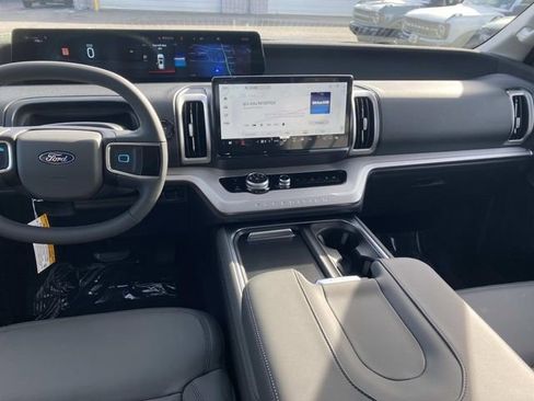 New 2026 Ford Expedition Active image 11