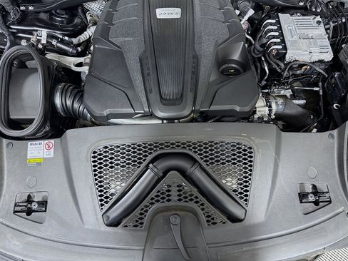 Certified 2022 Porsche Macan S image 29