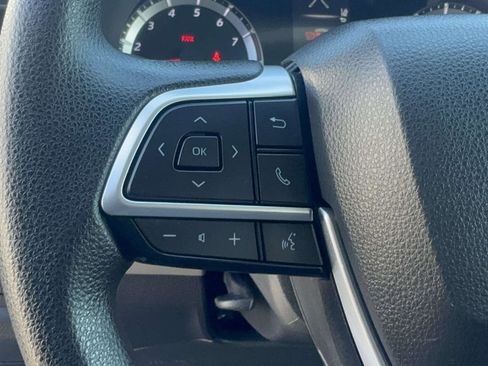 Certified 2022 Toyota Highlander L image 18