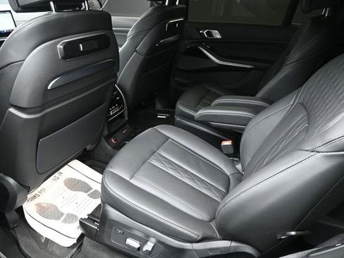 Used 2025 BMW X7 M60i AWD/4WD image 19