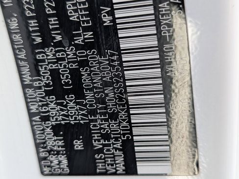 Used 2025 Toyota Sienna LE image 22