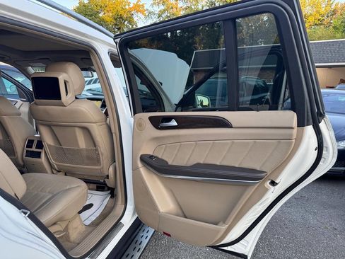 Used 2014 Mercedes-Benz GL 450 4MATIC w/ Lighting Package image 30